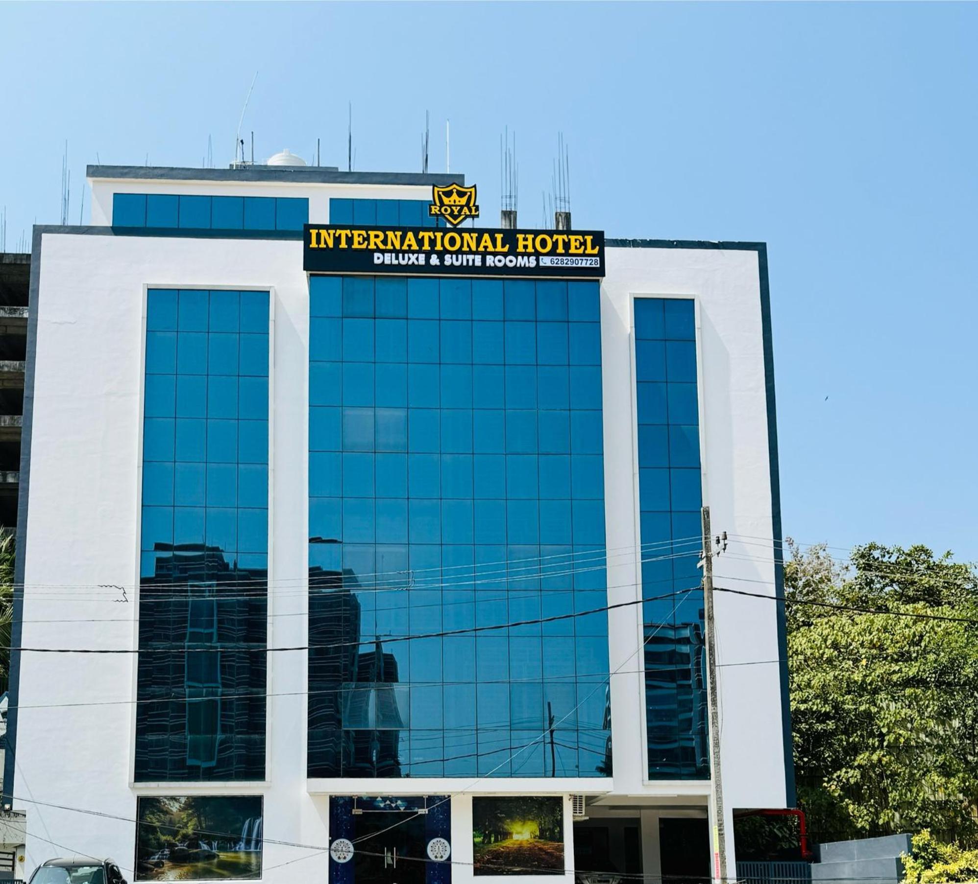 Royal International Hotel Trippapur Exterior photo